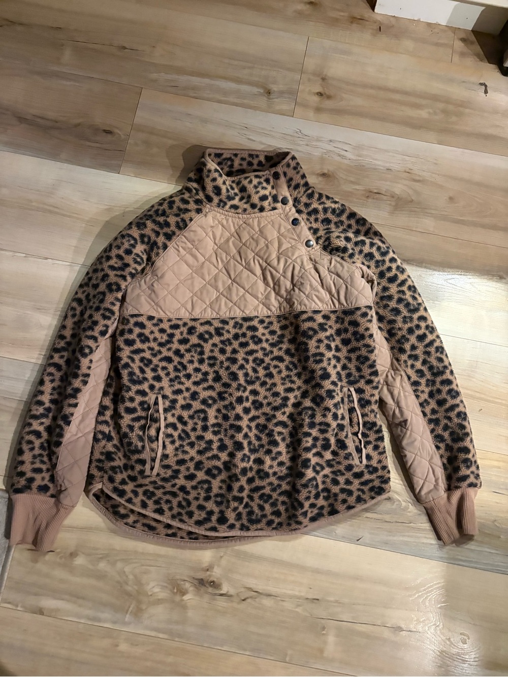Abercrombie & Fitch Leopard Quilted Pullover Jacket - Tan/Black